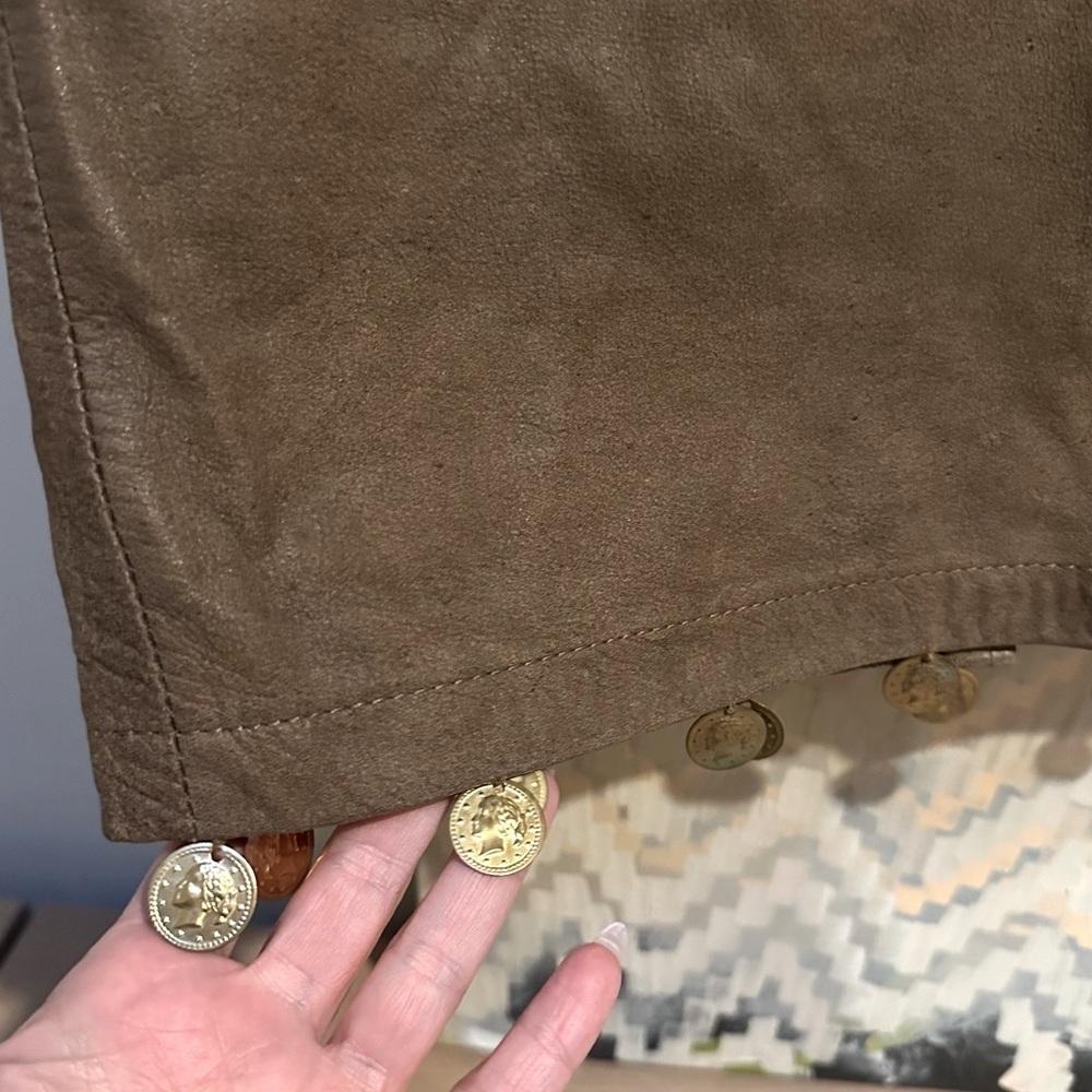 Vintage 1990s patchwork brown leather mini skirt with gold coin trim high waist - Picture 5 of 10